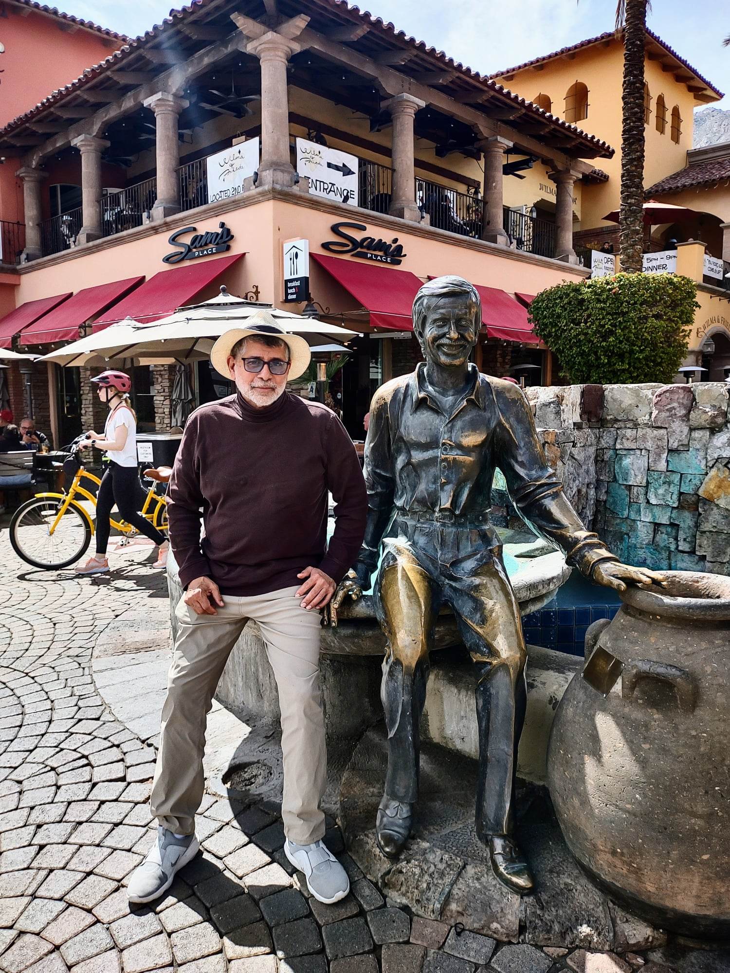 Famous Sonny Bono sculpture by Snitkovsky in Palm Springs commissioned by the city Famous Sonny Bono sculpture by Snitkovsky in Palm Springs commissioned by the city