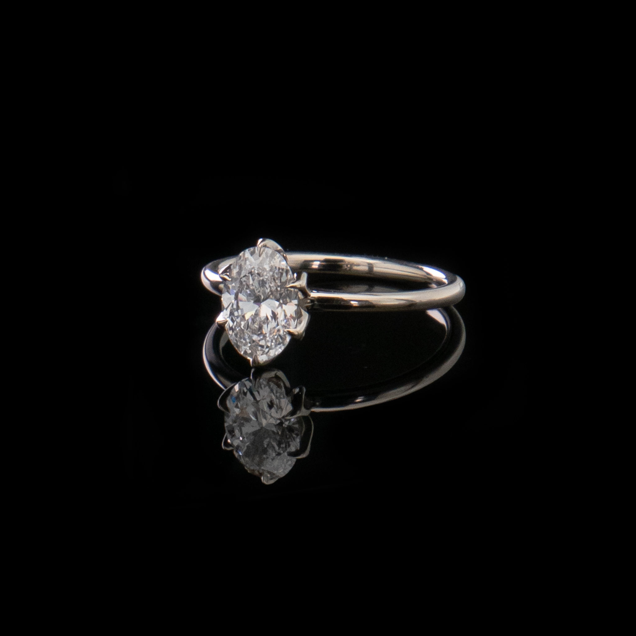 Oval Diamond thin band Angle WG Oval Diamond thin band Angle WG